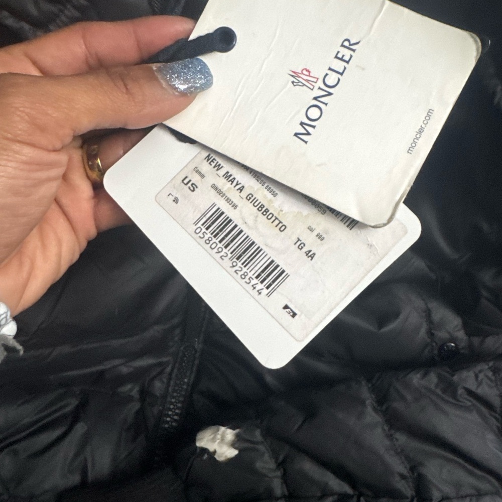 MONCLER Coat Size S With small hiccup on sleeve Fixable Lost Tag during moving - Picture 5 of 10